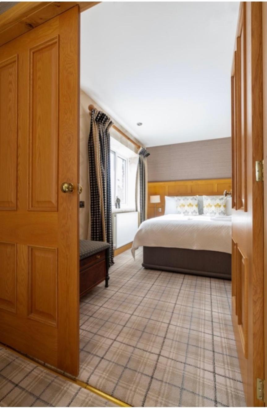 Yewfield Self Catering Apartments ホークスヘッド エクステリア 写真